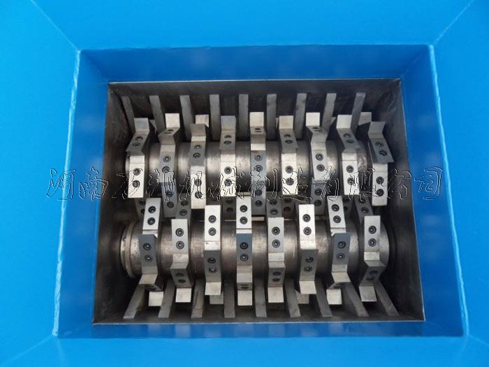 電路板粉碎機內(nèi)部