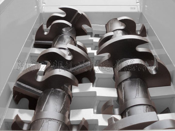 汽車撕碎機內部