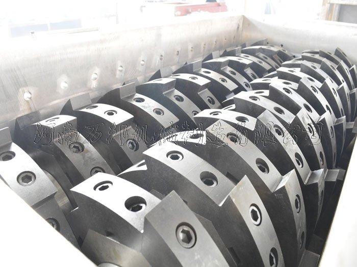 金屬撕碎機(jī)內(nèi)部