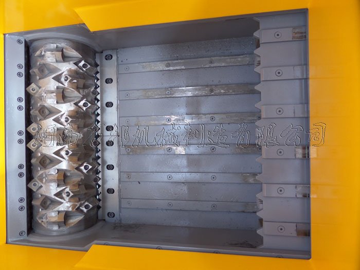 單軸撕碎機內部